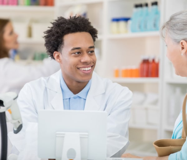 Pharmacy Technician vs. Pharmacist: What’s the Difference?