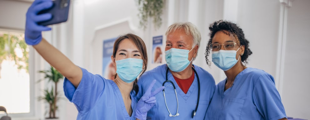 35 Instagram and Twitter Accounts for Nurses to Follow