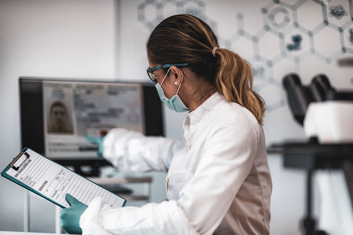 How To Become A Crime Lab Analyst: Career And Salary Information