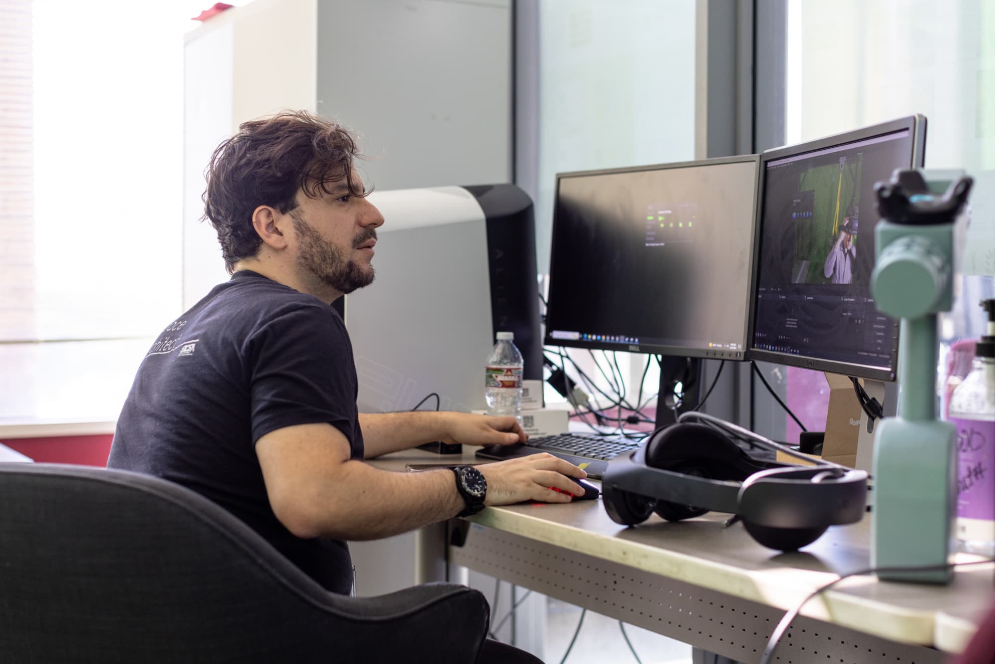 Netti watching Mangili in the mixed reality lab on computer monitors