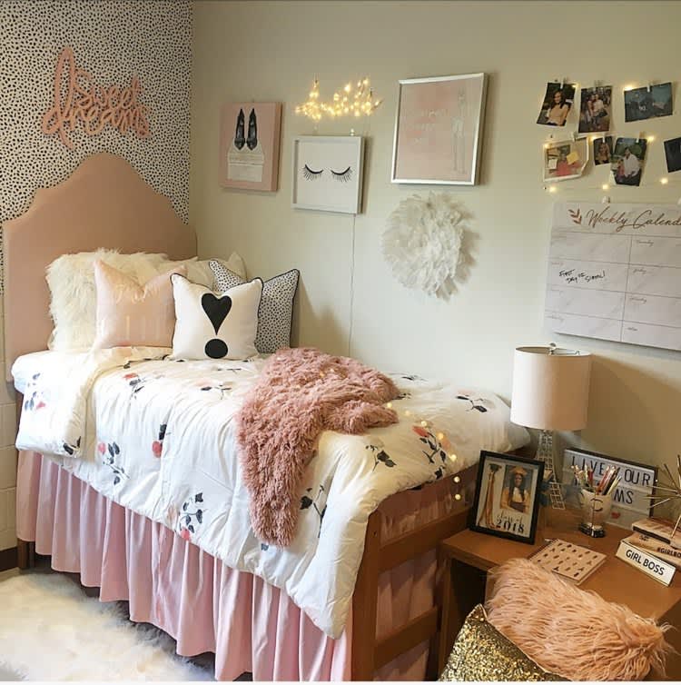 Taylor Swift Dorm Rooms  Preppy room decor, College dorm room