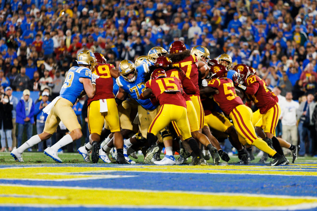 UCLA linebacker mentors student-athletes in Los Angeles K-12