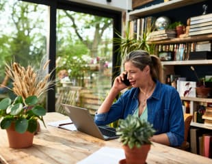 Card Thumbnail - How to Navigate (and Thrive) in a Hybrid Workplace