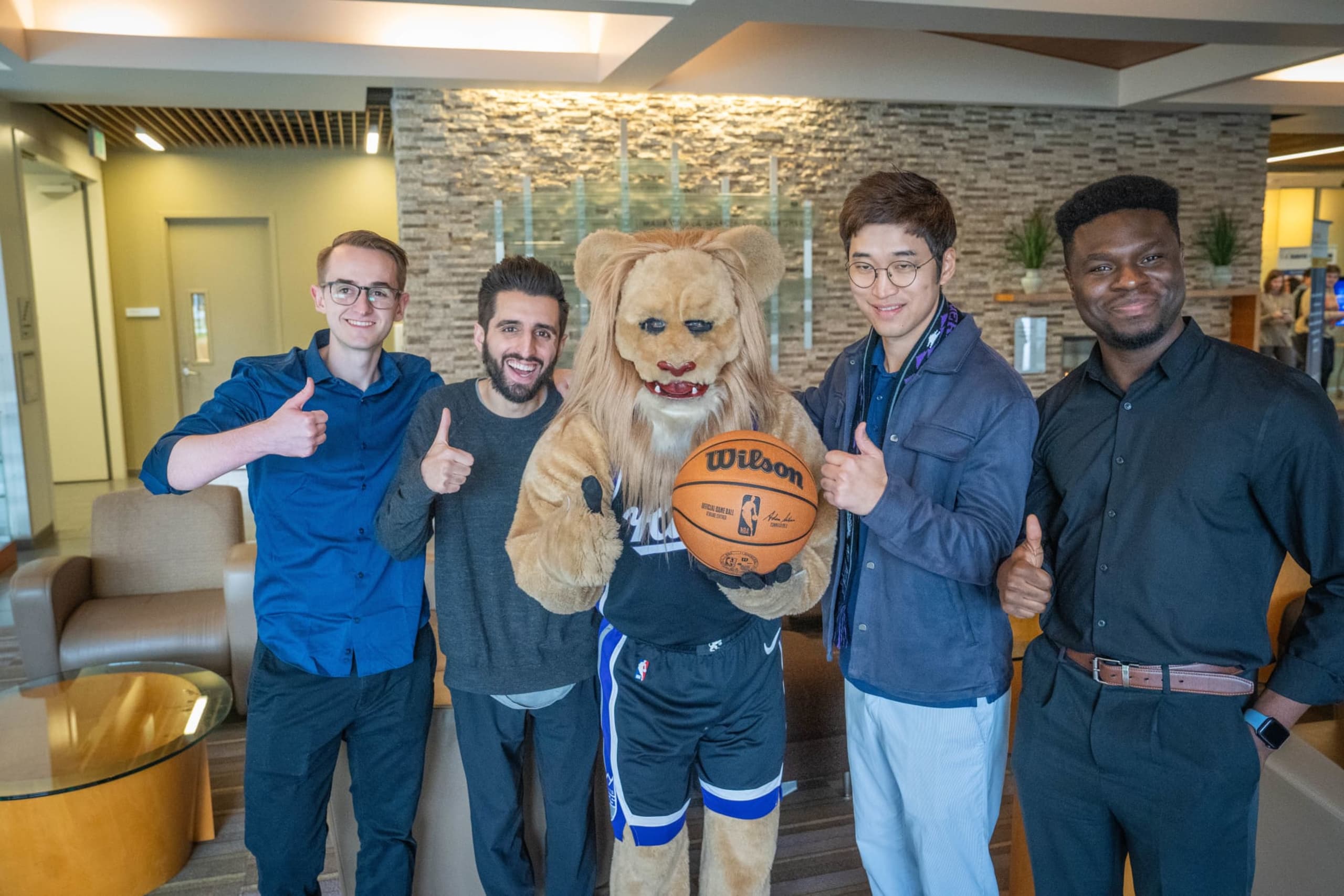 Sacramento Kings mascot Slamson visits the UC Davis Graduate School of Management to meet with students and celebrate the new partnership.