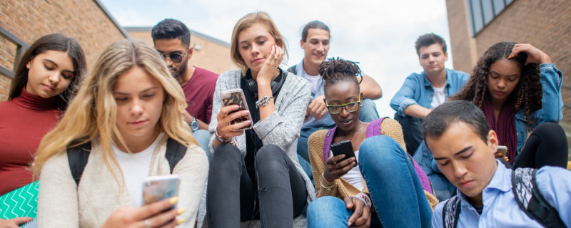 Social Network BeReal Takes Over College Campuses. Here’s How It Works.