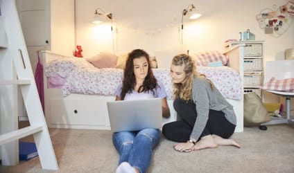 Card Thumbnail - The 50 Best Gifts for College Students