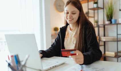 Card Thumbnail - How to Build Credit in College: 7 Essential Tips for Students