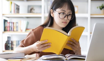 Card Thumbnail - 12 College Application Books to Help You Get Into Your Dream School