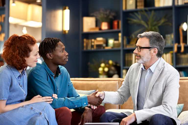 How to Become a Financial Manager