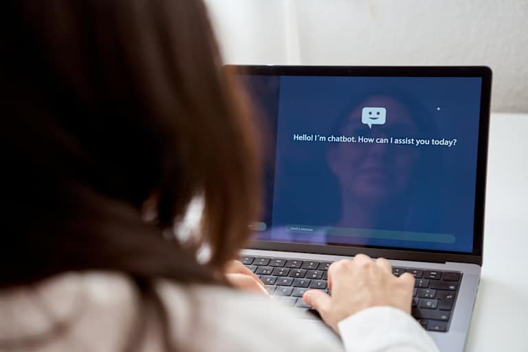 ChatGPT Is My Therapist: Users and Experts Seek Common Ground on AI Therapy
