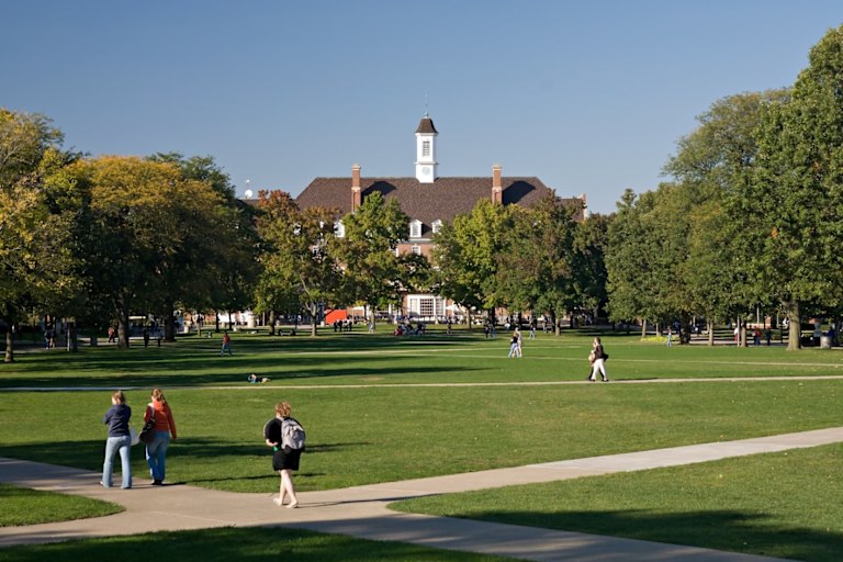 The 10 Best College Towns in Illinois