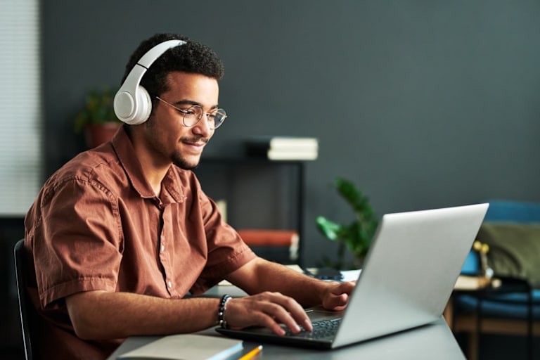 What Are Hybrid Courses? And Should You Take Them?