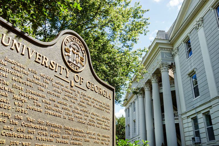 Report: One-Third of Faculty at Colleges in the South Consider Relocating