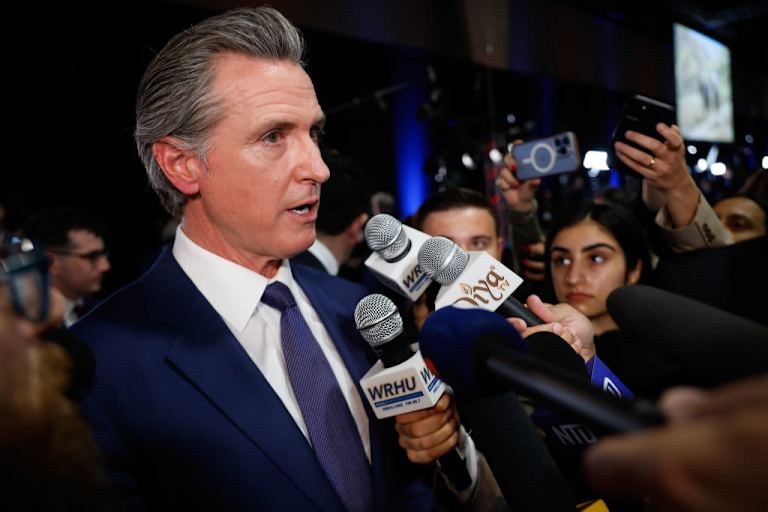 Newsom Vetoes Bill Allowing Undocumented Student Employment at California Public Universities