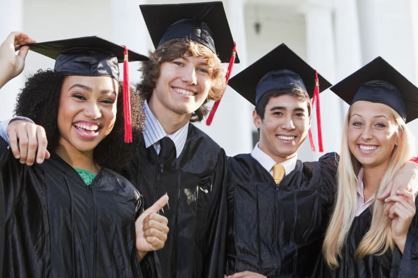 How to Pay for College With Scholarships