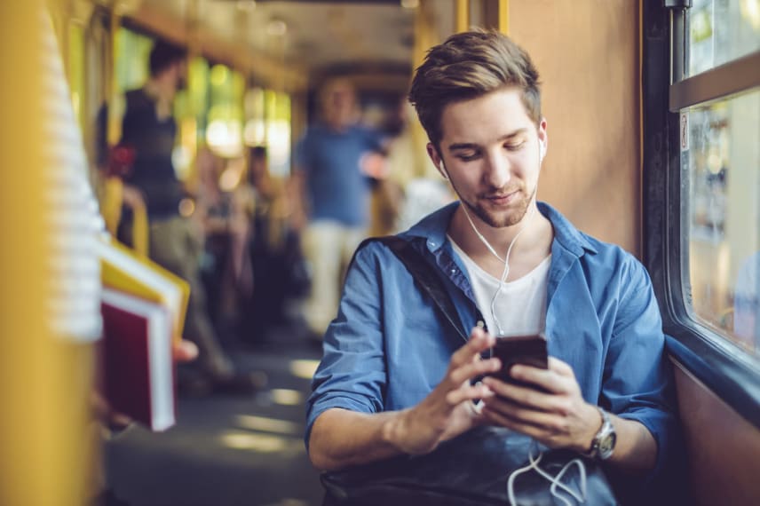 How to Travel Cheaply While Studying Abroad