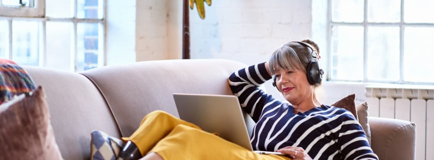 8 Pros and Cons of Online Learning