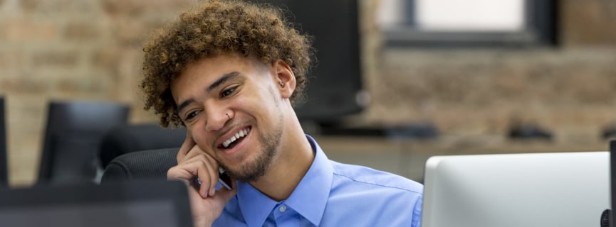 How to Become an Administrative Assistant