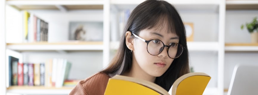 12 College Application Books to Help You Get Into Your Dream School