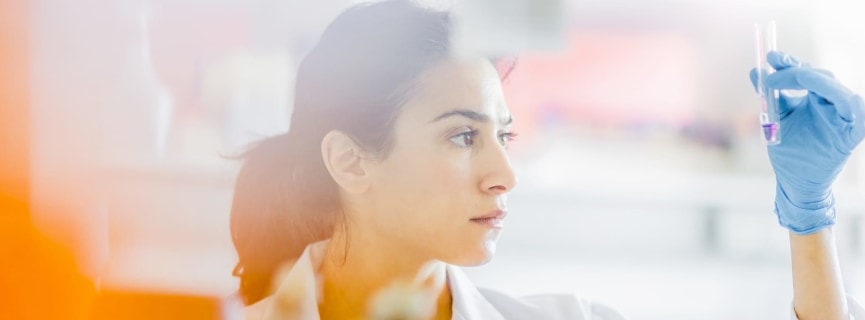 20 Women in STEM Scholarships