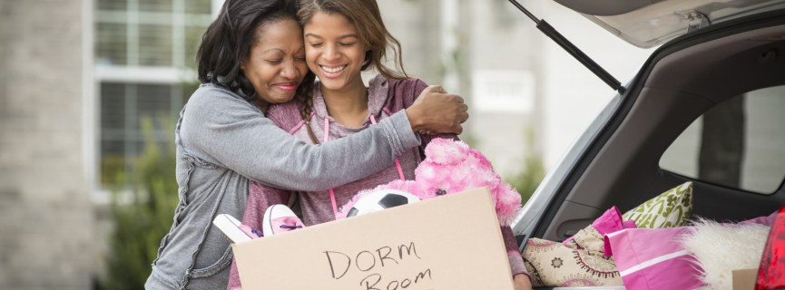 Ask a College Advisor: Should I Go to a College That’s Close to Home or Far Away?