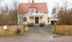 Folketshusvägen 8