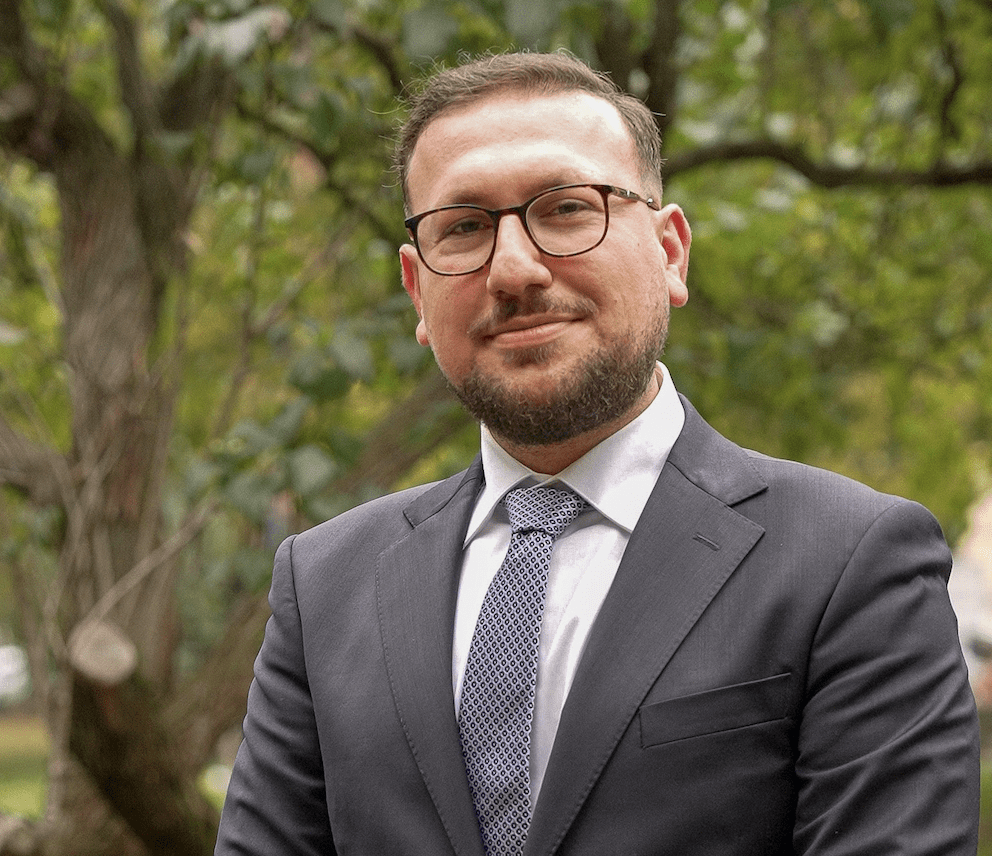 Porträtt av Alex Timimi