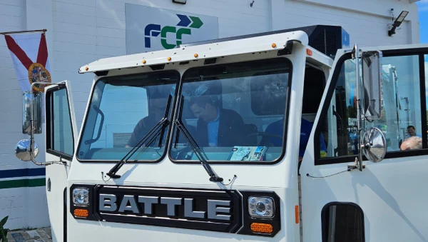 Front of electronic garbage truck.