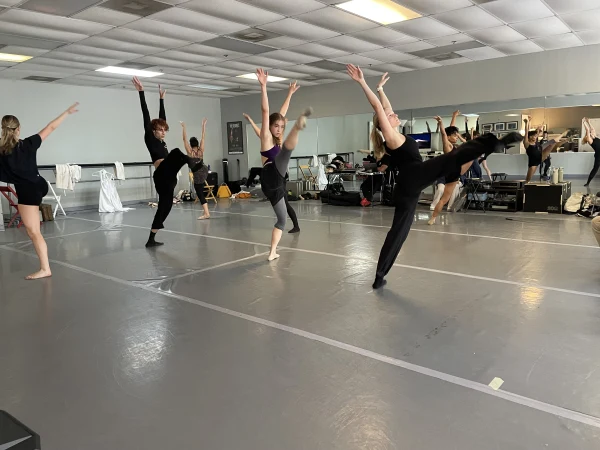 TCB dancers rehearsed La Septima in the studio.