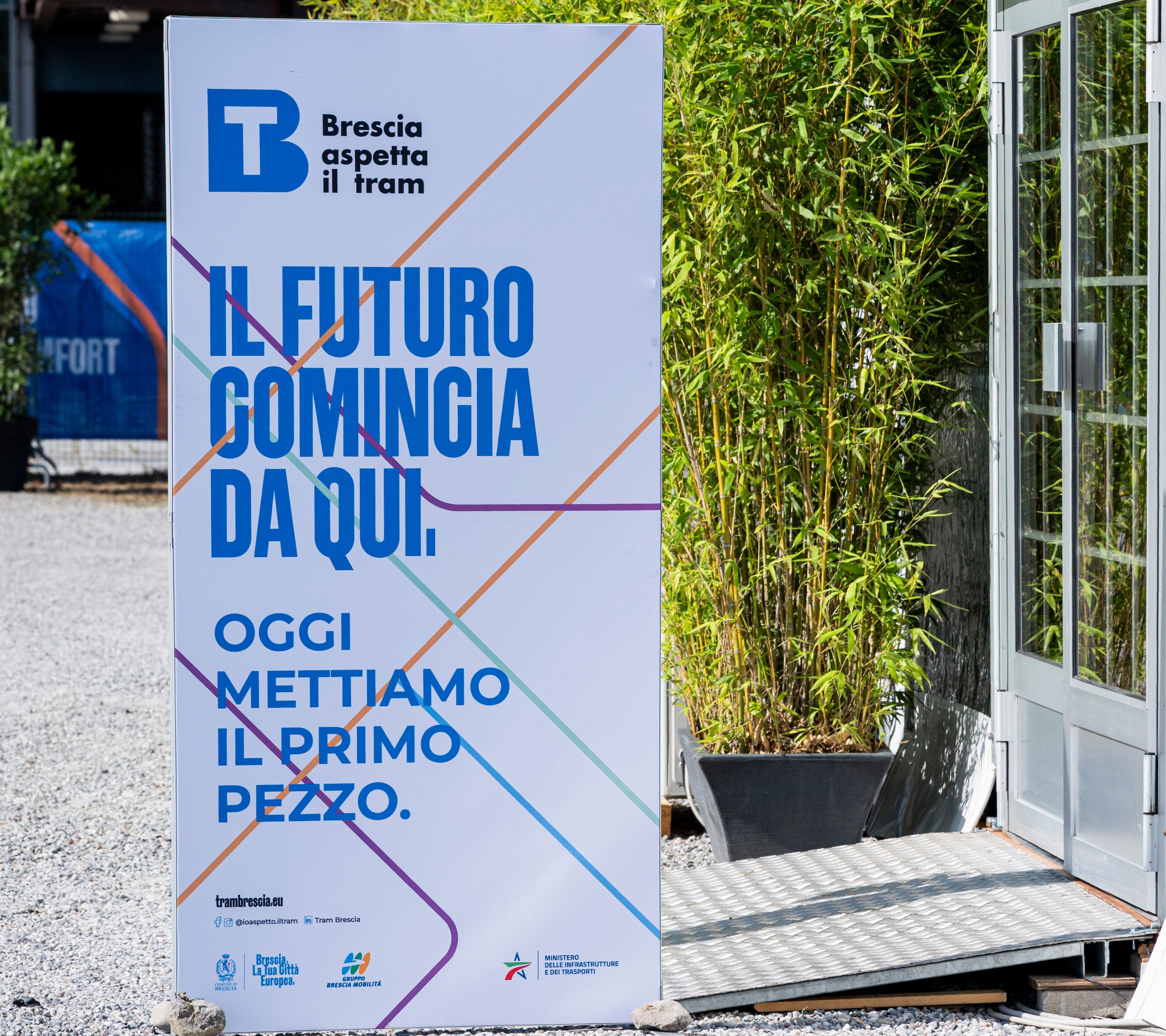 Il futuro comincia da qui. Oggi mettiamo il primo pezzo.