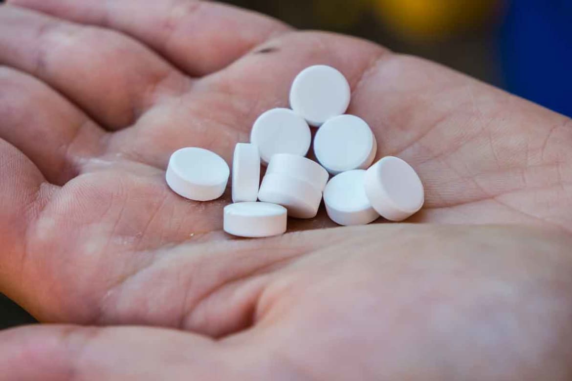 There are a couple of major differences regarding both addictions. Chemical and Behavioral Addiction
