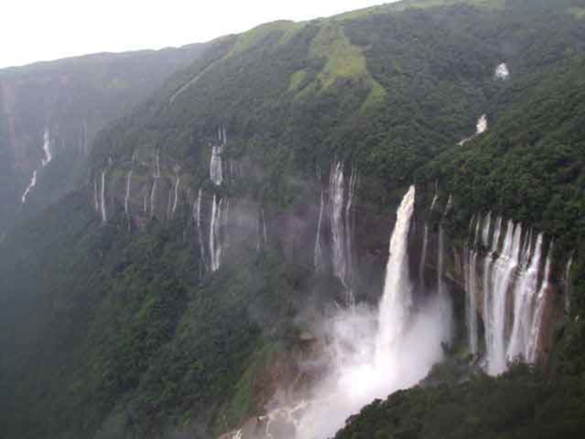 Oloupena Falls cascades down nearly 3,000 feet over the Molokai sea cliffs, making it one of the tallest waterfalls in Hawaii. Olo'upena falls