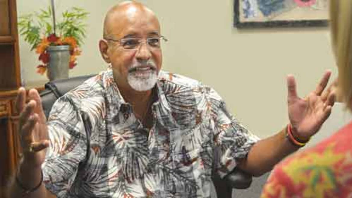 Fernando Manon provides evidence-based treatment at Hawaii Island Recovery. Fernando manon - providing therapy at hir