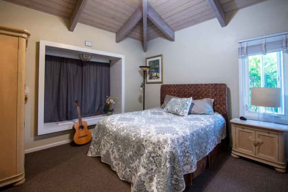Bedroom-2-hawaii-island-recovery