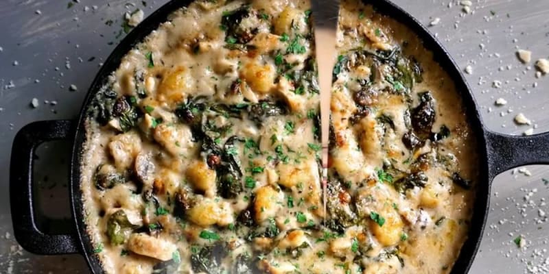 Egyserpenyős krémes csirke és gnocchi