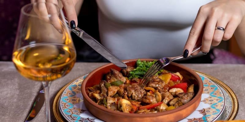  csirke- és  saláta