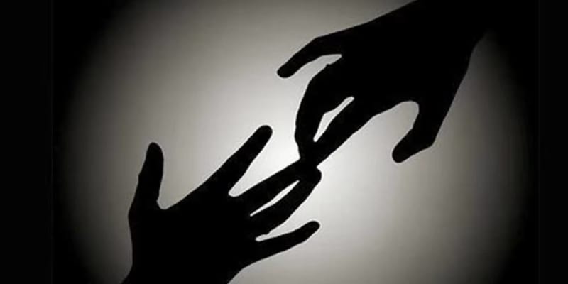 7 kéztartási stílus és hogy a tiéd mit árul el a kapcsolatodról