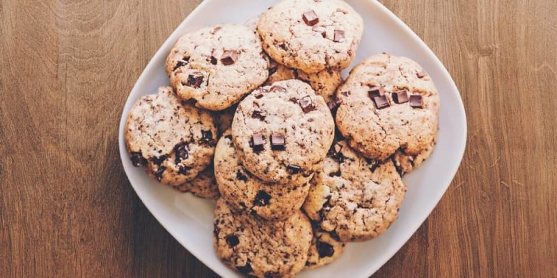 csokis sütik sütése