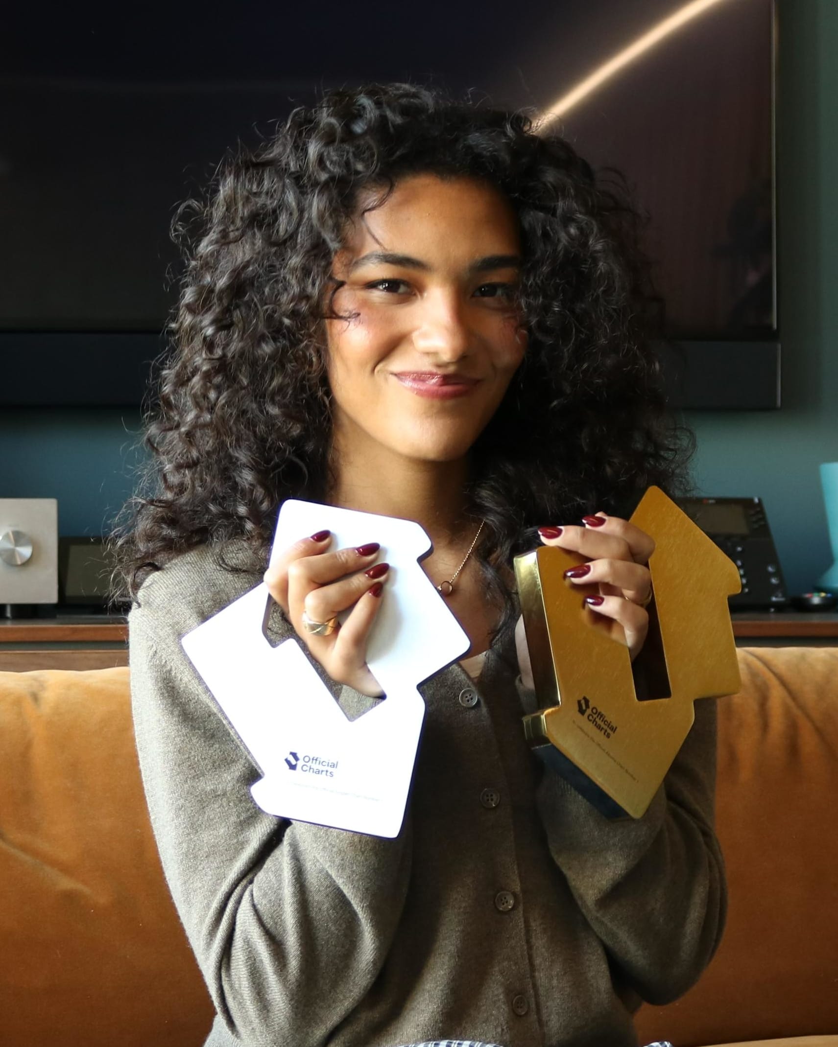 U.K. Charts Olivia Dean Takes Control