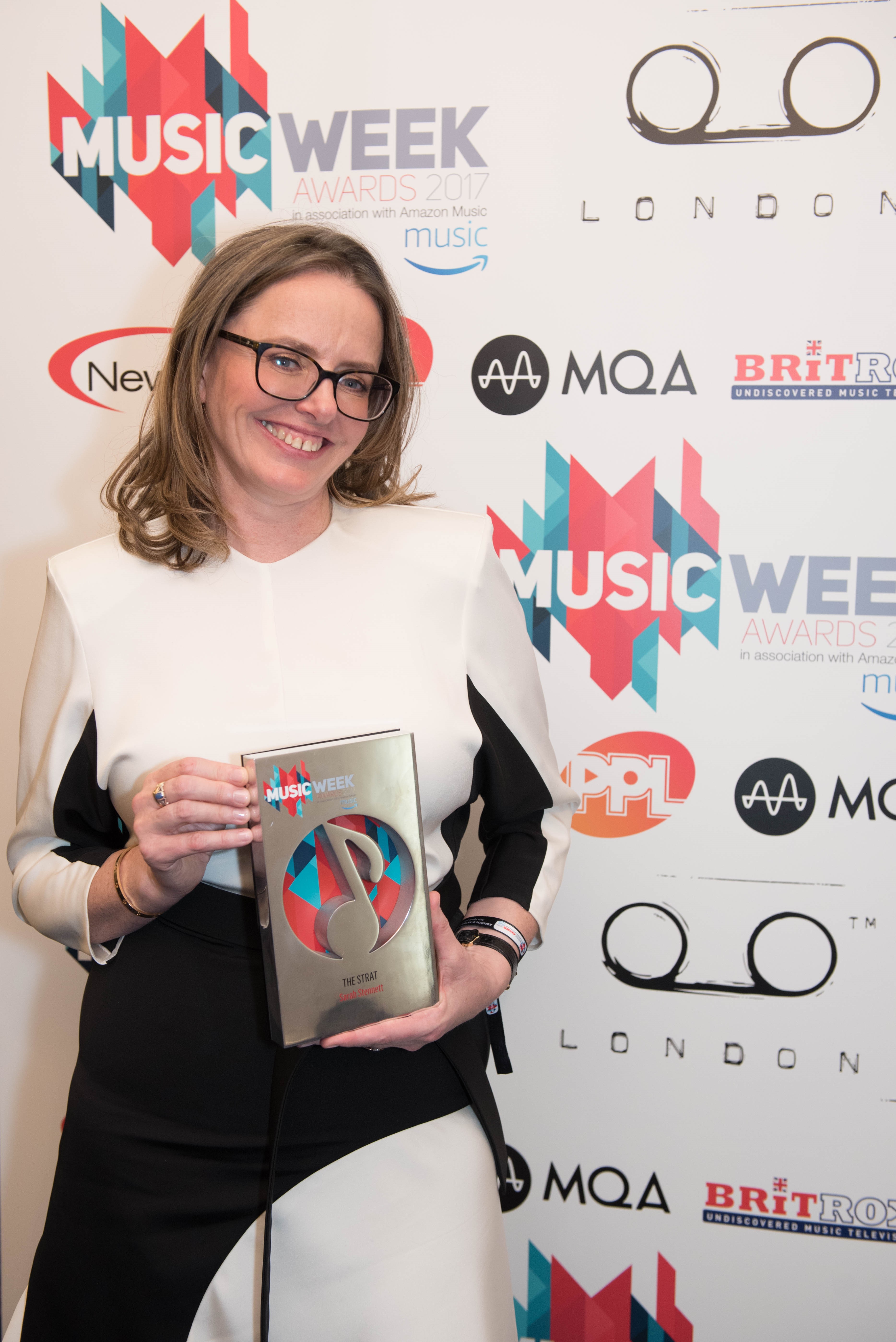 STENNETT SHINES AT LONDON AWARDS