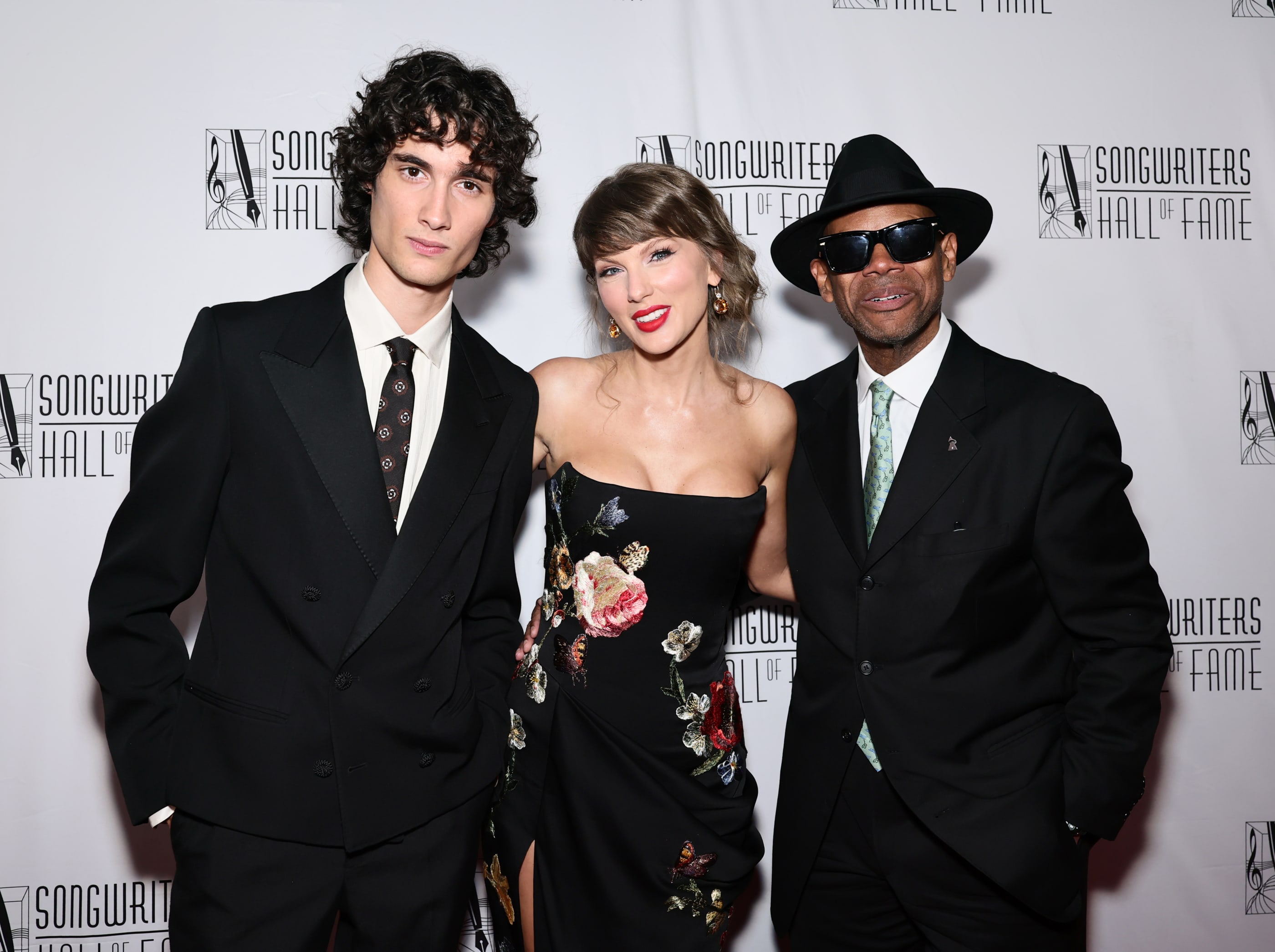 Taylor Leads Star-Studded Songwriters Hall Ceremony