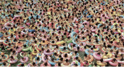 Photo of people in the sea. High density. Photo by Lydia M from pinterest.com