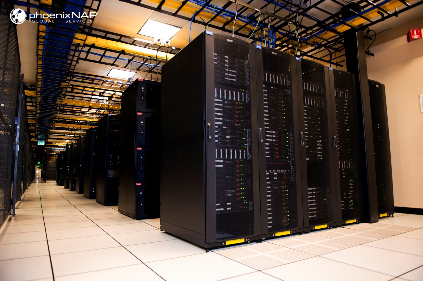 Сервер. Vds сервер. Сделать vps сервер. Компьютерное и серверное оборудование. Сервер.