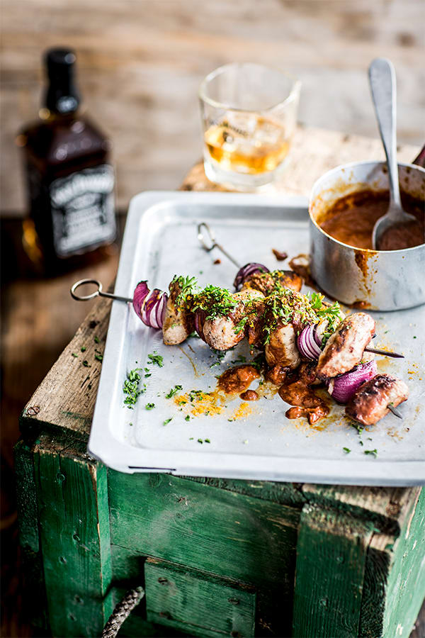 Currywurst-Spieße mit scharfer Soße | Jack Daniel&amp;#39;s