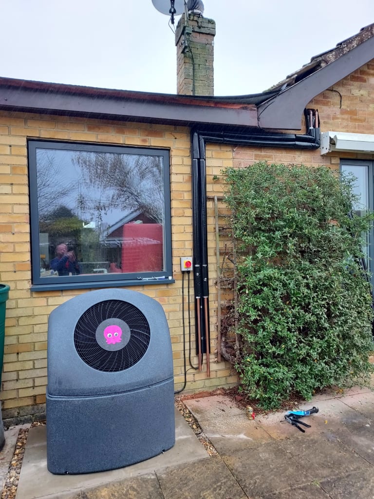 Bungalow, hosted by Martin | Visit a heat pump