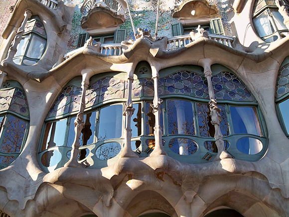 Antoni Gaudi, Casa Milà, Barcelona. Foto: Güldem Üstün, 2011 (via Flickr)