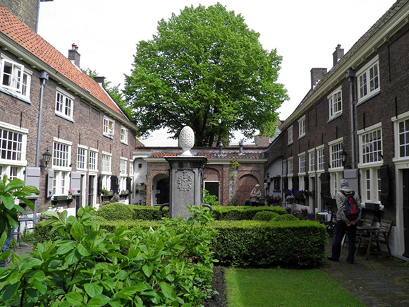 Hofjes in Leiden_groot