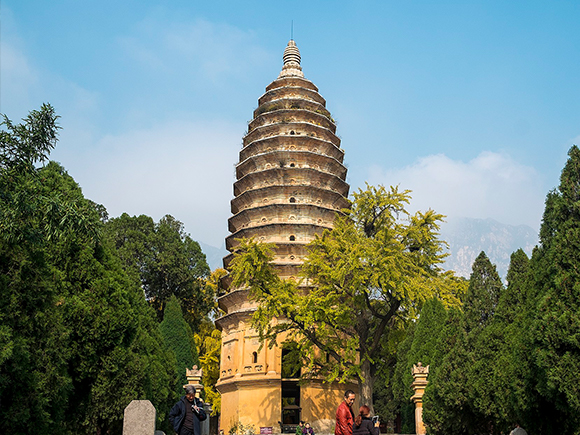 Songyue pagode, in Henan provincie (midden-oost China), ca. 523_groot