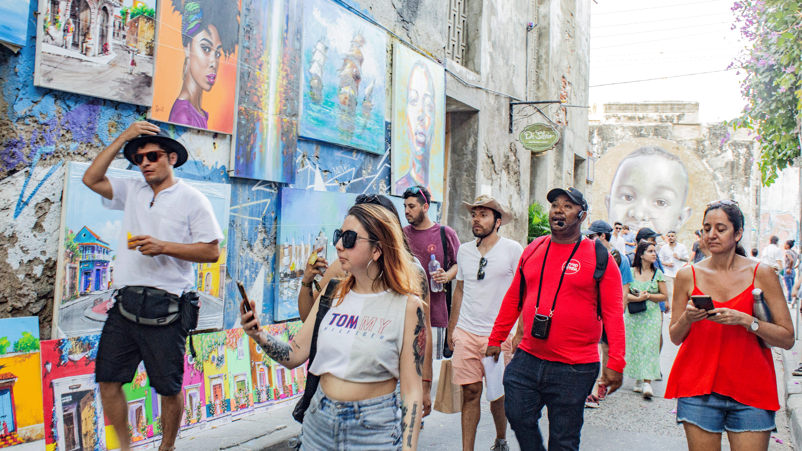 Beyond Colombia Tours | Tour: Free Barrio Artístico de Getsemani Tour