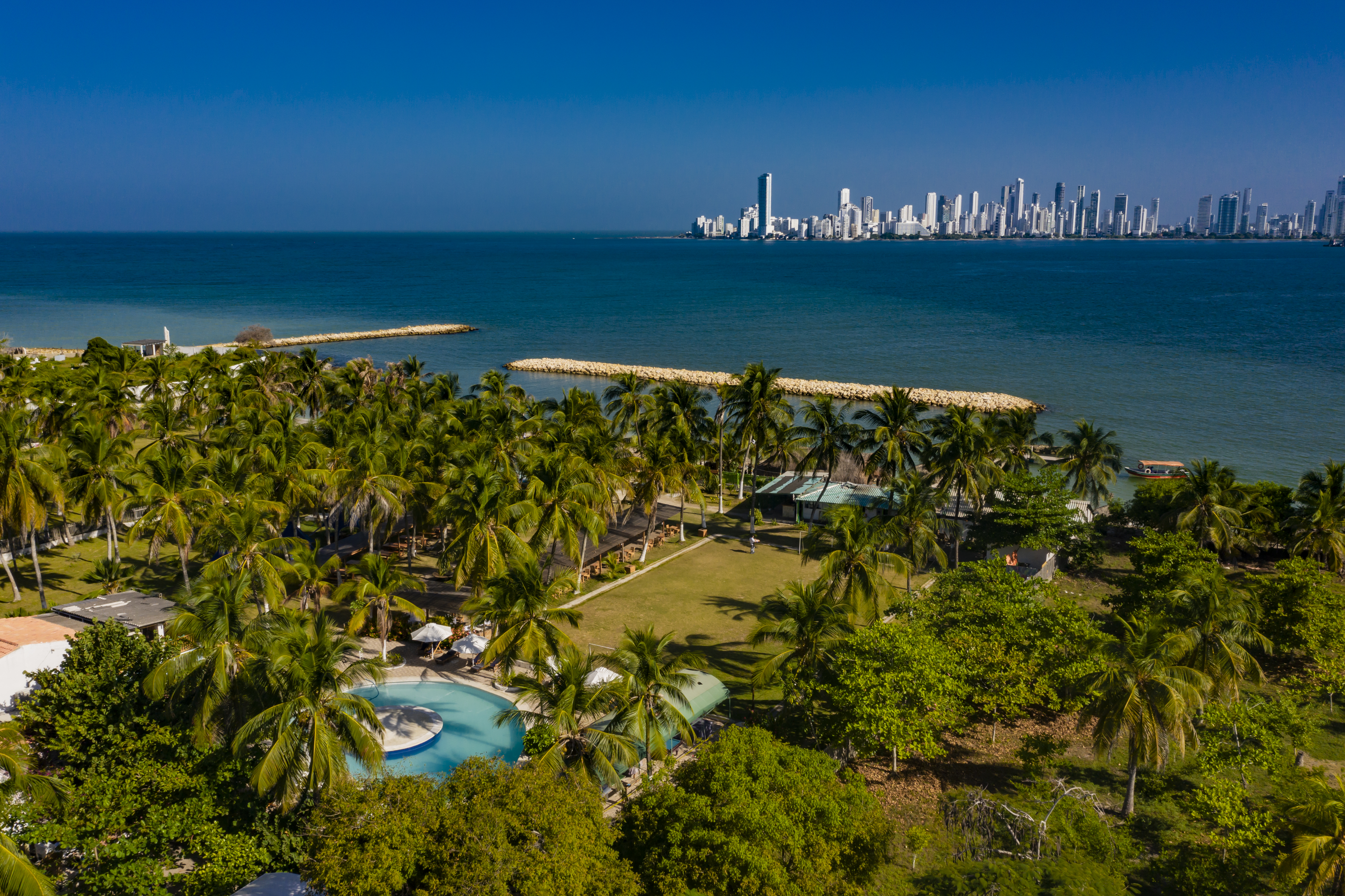 Beyond Colombia Tours | Tour: Pasadía en Palmarito Beach Club en Tierrabomba